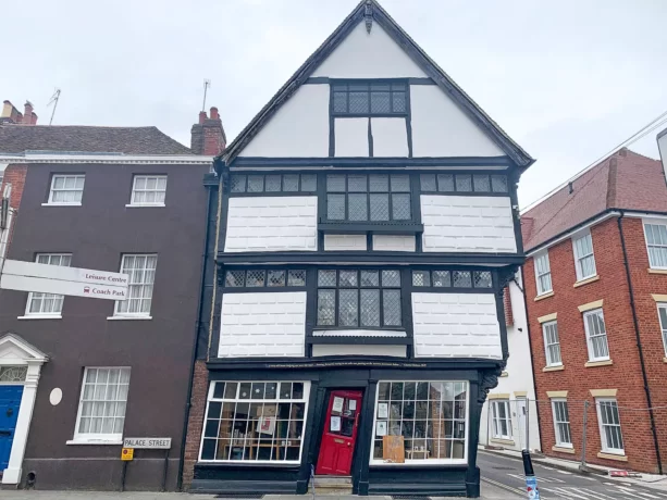 The Crooked House,Canterbury